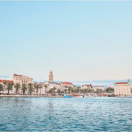 アパート Luxury Padre Pio スプリト